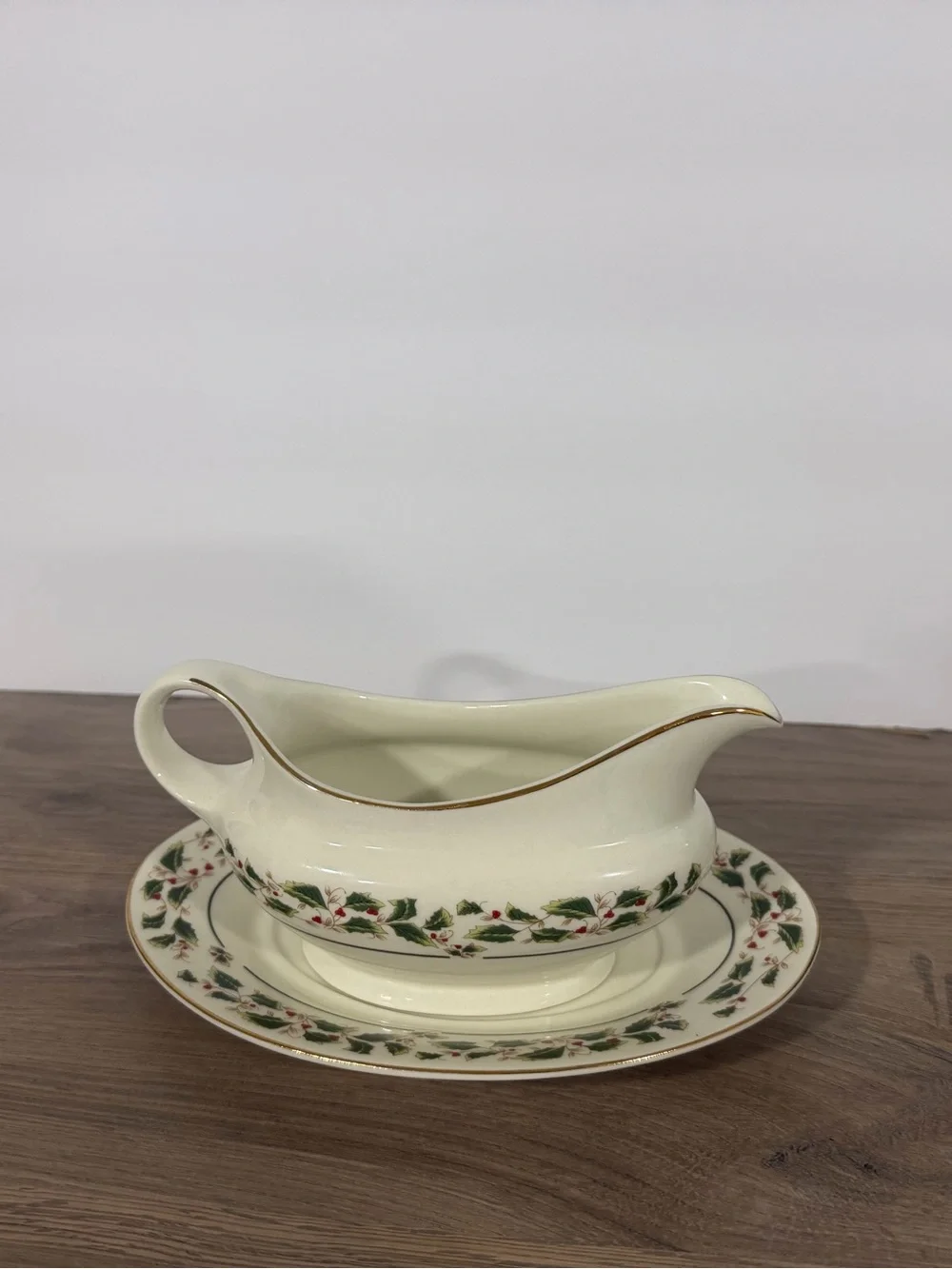 Holly Tradition elegant cream
